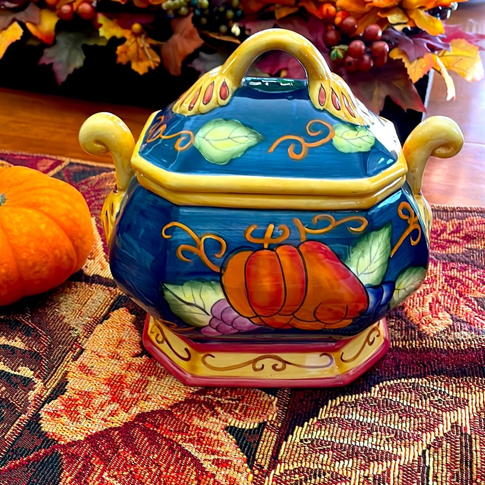 Pumpkin Vines Ceramic Fall Tureen. 8โx5โx7.5โ - Picture 1 of 16